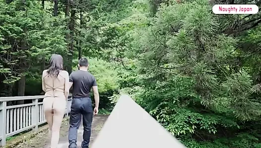 İri göğüslü evli kadın her sınırı zorlayan ilk açık havada çekimine adım atıyor 2.