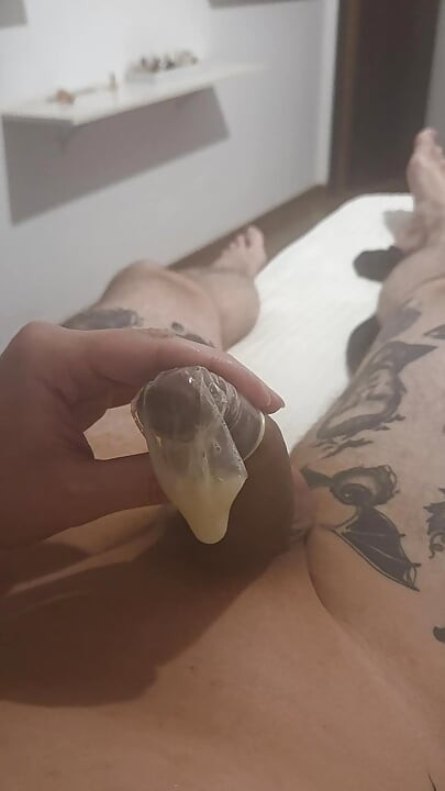 Drkanje i svršavanje u kondom