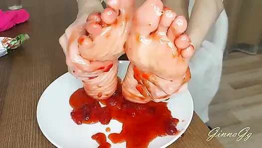 Sie leckte die jambe von ihren füßen. Unzensiertes video