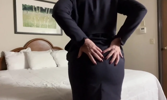 Fa Fiona Has Some Fun in Her Hotel Room with a Pillow