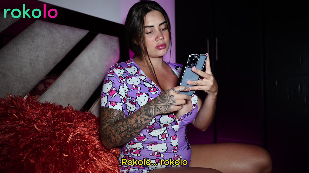 我在约会应用程序上找到了我的继兄弟，我勾引他操他，让他用他的精液填满我