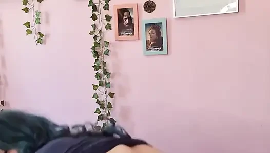 Bunu uzun zamandır yapmadım, bu yüzden bugün seni salyası için basit bir striptiz