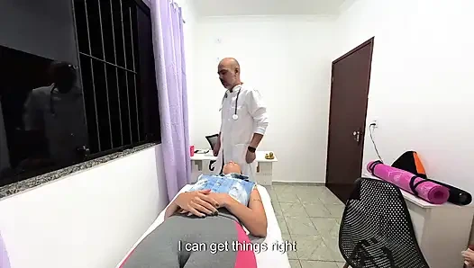 Ortopedi doktoru hastanın kıyafetlerini çıkarıyor ve yüzüne boşalıyor.