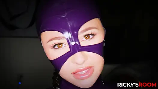 RICKYSROOM Лиз Джордан и Анна Клэр в латексе анальный трах
