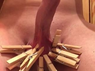 clamps and ballbusting pinzas y golpeo de huevos