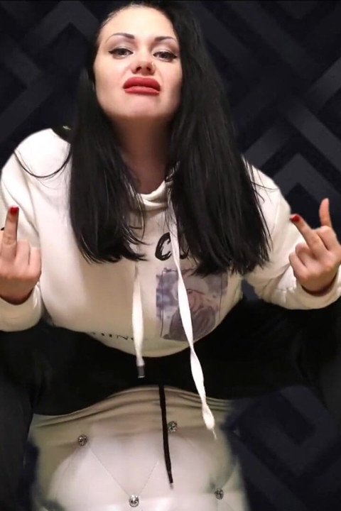 Lad mig vise dig, hvem der styrer din pik! Begynd at rykke det nu!