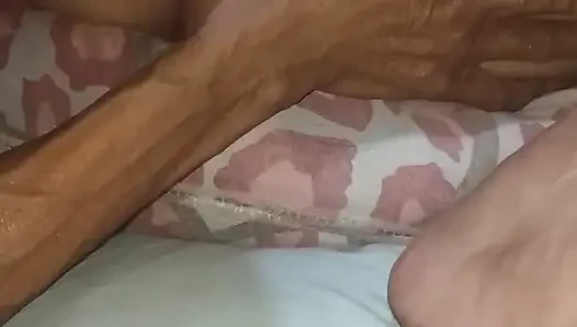 Моя красивая мокрая киска.это моя жена ей доставляет удовольствие