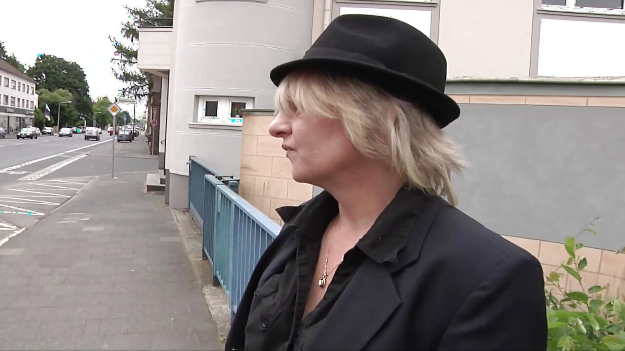 German cougar stuffs herself with a big dildo