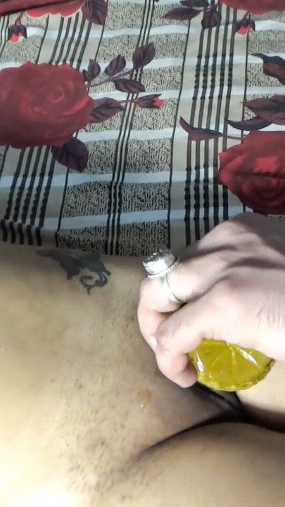 Desi güzel bir kız odasına masöz çağırdı, nuru masaj yaptırdı ve sonunda ekstra sikiş hizmeti aldı. | Bölüm 2