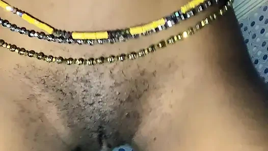 Heißes ebenholz-schätzchen, front- und rückenansicht, POV IN NAHAUFNAHME