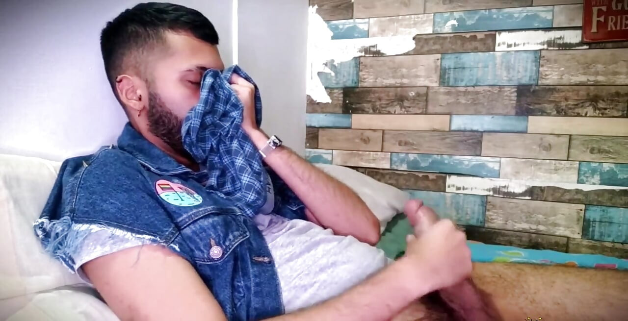 Мужики Дрочат И Нюхает Трусы