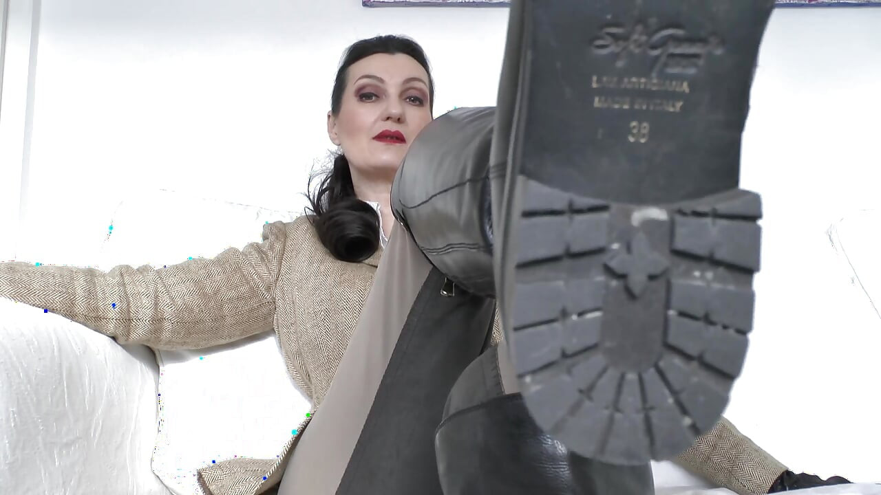 Gıcırdayan deri eldivenler seni boşaltır, Lady Victoria Valente