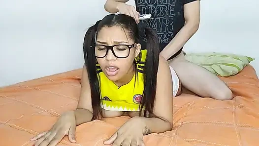 Bokep amatir "adik tiri kolombia, hot banget waktu suaminya lagi jalan-jalan ke Amerika Serikat dan ngajak abang tirinya untuk dobel penetrasi