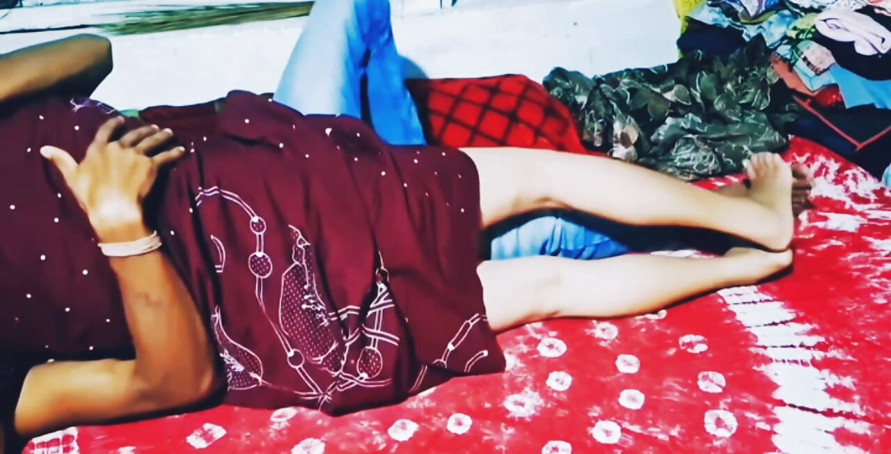 น้องสาวใหญ่ก้นกลมเด้งต้องการให้เด้อรเย็ดหีลึกๆ ด้วยควยแข็งๆ ของเขา