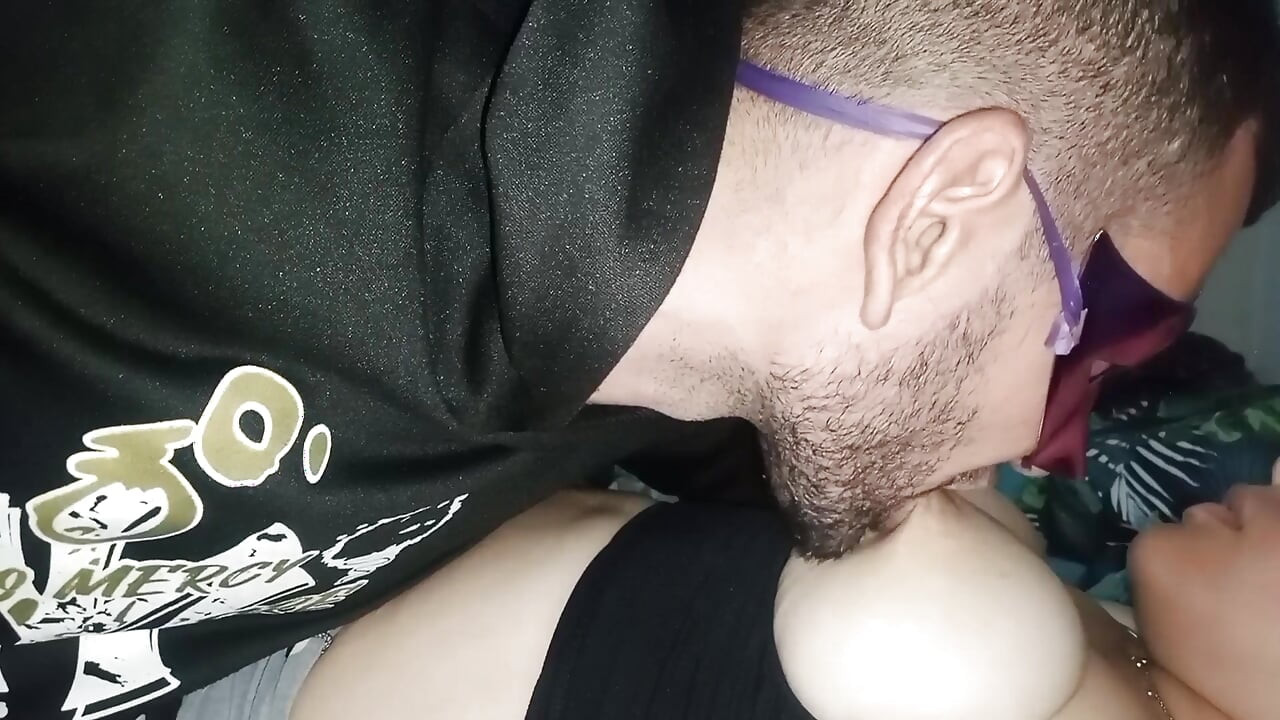 Mi Marido Quiere Arrancar Mis Grandes Pezones Hinchados