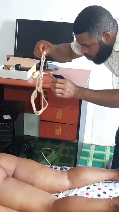 2 kız beni sikmeyi reddetti, bu yüzden onları uyandırmak için seks bebeğimi onların yanında sikmek zorunda kaldım | Klip 1
