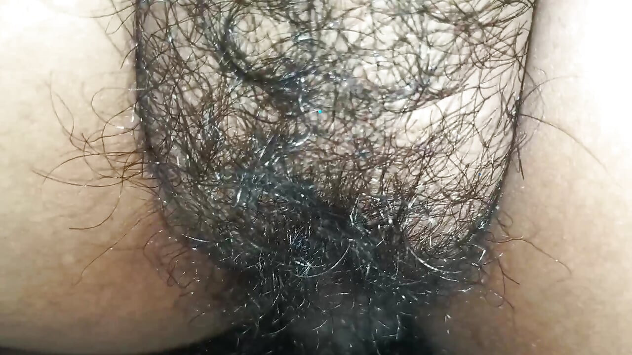 Pizda mea frumoasă a fost umedă și futută, soțul meu a stins focul pizdei mele.