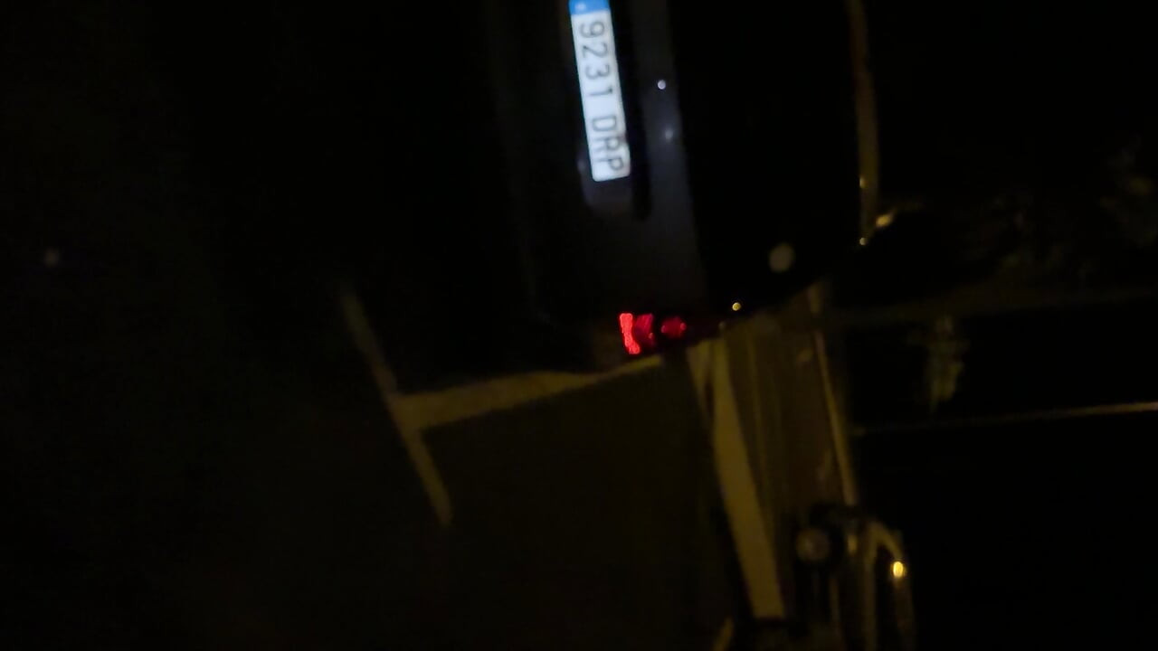 我把我的鸡巴放在2辆面包车里