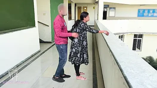 Komal begann ihren freund in der schule, sie fing an, Bindas zurückzuweisen