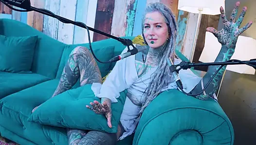 Я говорю о H - счастье - подкаст ASMR, SFW говорит готессу, худенькая девушка дред, татуированная модель татуированная девушка
