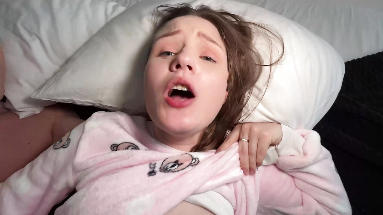 NASTOLATKA OSZALAŁA Z ORGAZMAMI I CREAMPIE