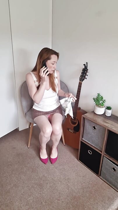 Giantess Usa Vizinhos Perdidos Pequeno Marido Como Um Brinquedo Sexual