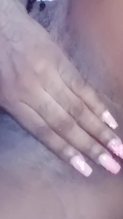 रगड़ना मेरी बालों वाली चूत में ऊँगली करना अद्भुत कराह भरा चरमसुख