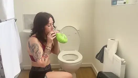 с подушкой для шалости