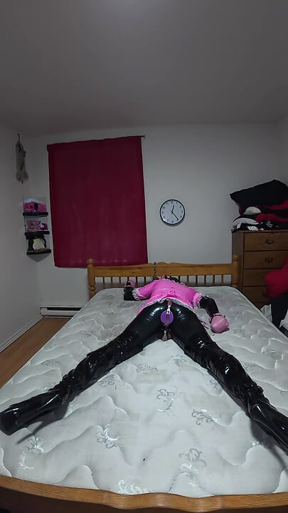 Sissy Služka Self Bondage Kožené Mitts s AnKle Cuffs