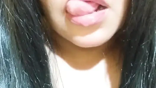 Frau mit dickem arsch in einem roten tanga will einen typen ficken, der in ihr beenden wird