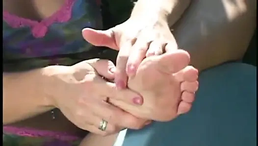 Peacherino sabrina snow si cewek cantik rambut pirang nggak nampak mainin memeknya di luar ruangan