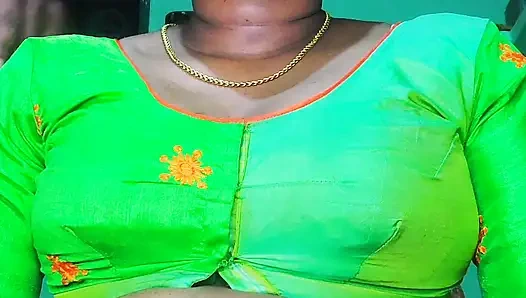 Gadis itu tinggal sendirian di rumah, diam-diam pacarnya pulang ke rumah.