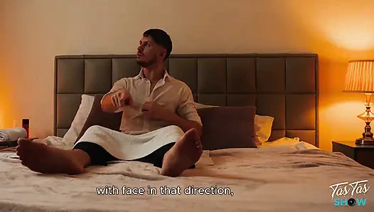 Wunderschöne brünette wird gefickt, nachdem sie ihren freund betrogen hat