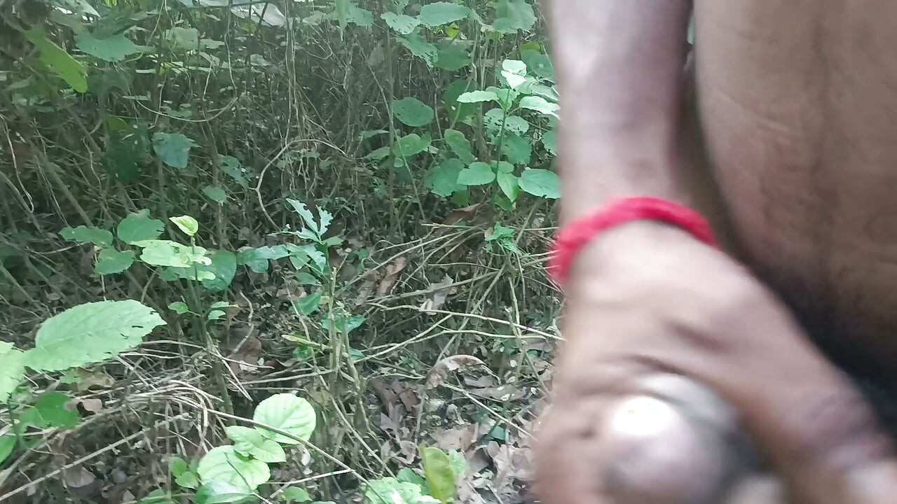 Young mature self injoy in greden.