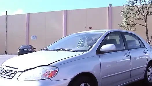 Sevimli zenci genç kız büyük siyah yarağa biniyor