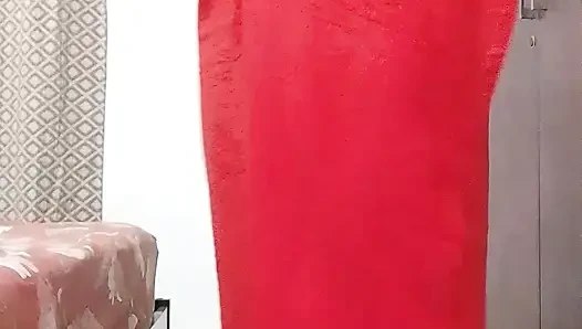Dans eden çıplak bebek