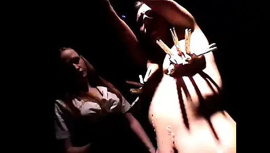 자지를 빨고 따먹히는 거유 금발 밀프