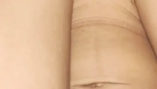 Младшая сводная сестра всегда флиртует