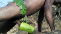 Un tarzan indien baise dans le bois de la jungle (court-métrage)