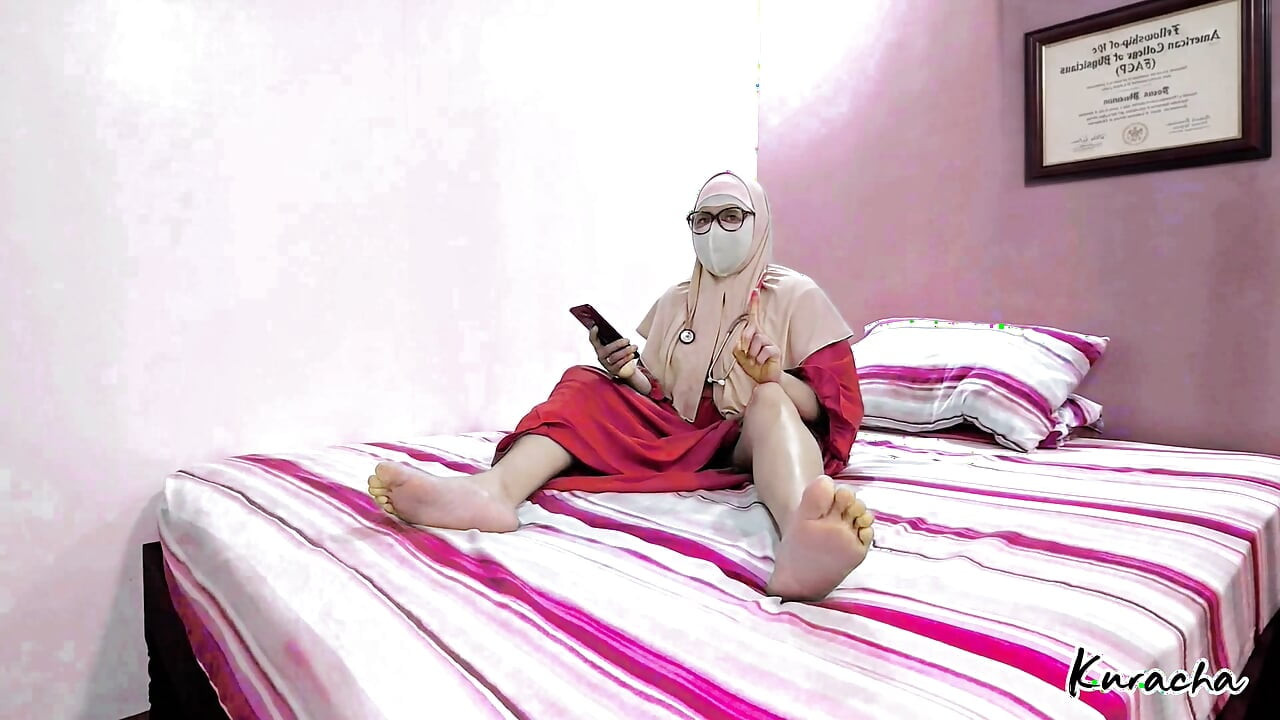 Muslim Doctor stepmom and Cheating wife while masturbating Patient Step son Suddenly Entered to Stepmom Room