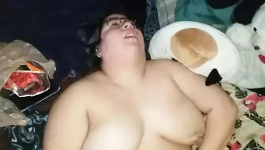 chubby melissa enjoys alcohol in her pussy