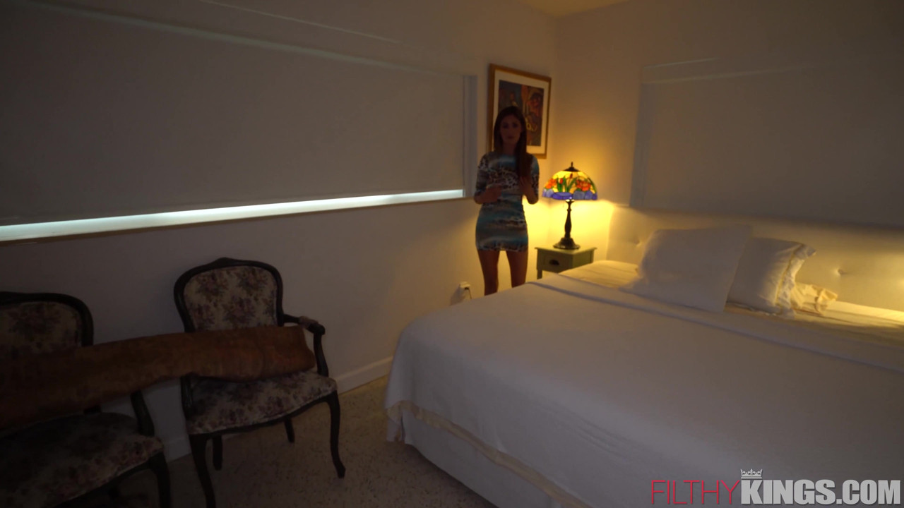 セクシーなラテン熟女が継息子にセクシングされる