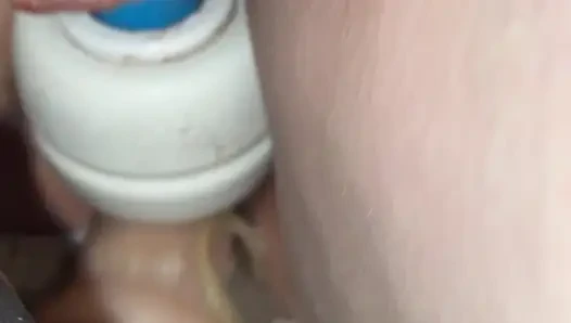 Lara bir makine tarafından sikiliyor