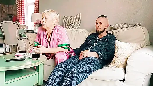 Табу секс, Мачеха смотрит кино, а я её рот