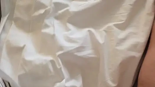 Orta yaşlı seksi kadın yakın sikiştikten sonra ve üzerine boşalıyor