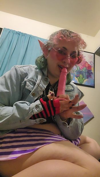 Darling Sunstorm Sucking on a Dildo till there boyfriend gets home