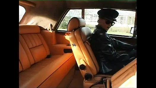 Pesta seks fantasi seks bondage bareng pelacur semok dengan memek berbulu dientot habis-habisan