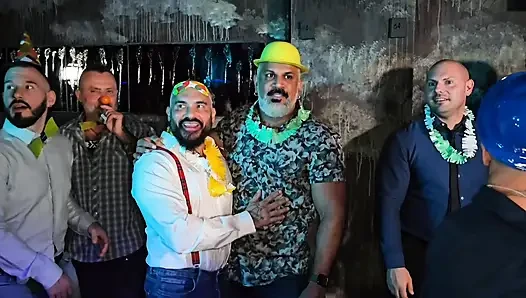 Yeni yıl arifesi x fantezi grup seks