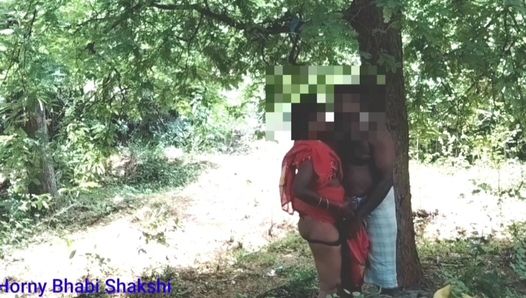 Desi Bhabi Shakshi vom Lehrer im Wald gefickt