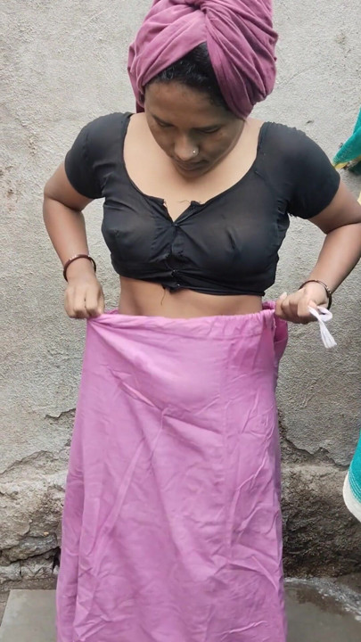 Sweety bhabhi bath | Clip 1